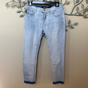 Karl Lagerfeld Paris Skinny Above Ankle raw hem light wash jeans Sz 6 EUC
